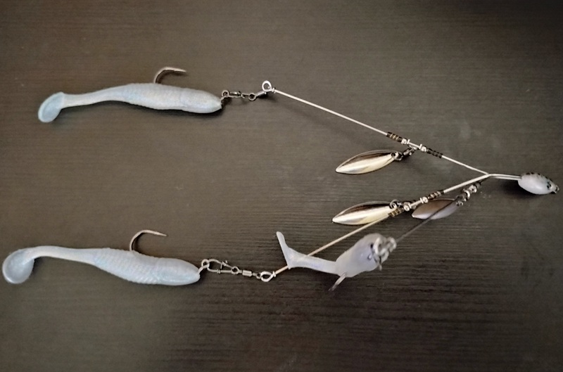 an image of a hog farmer mini umbrella rig with three hooks